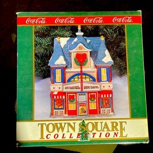 Vintage Coca Cola Town Square Collection ‘Strand Theater’ porcelain Xmas house.